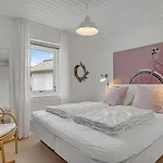 4 Bedroom Gorgeous In Ferienhaus