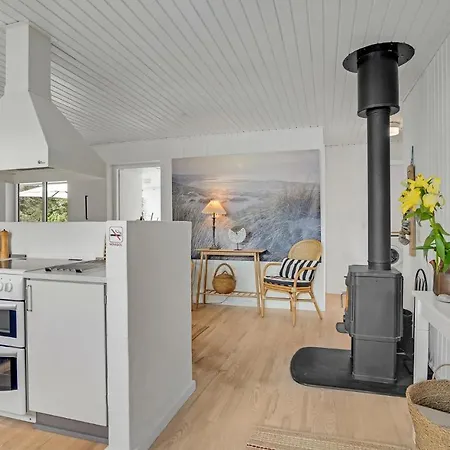 4 Bedroom Gorgeous In Semesterbostad *