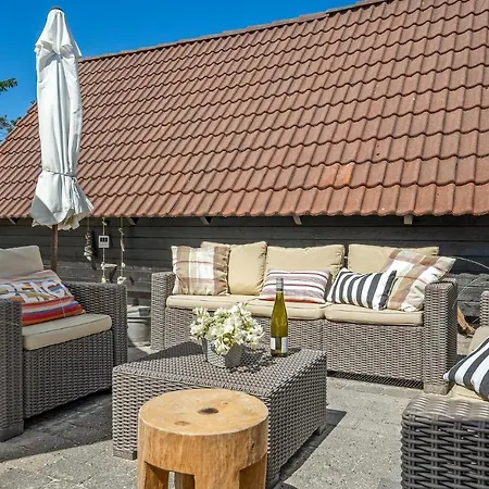 4 Bedroom Gorgeous In Holiday home